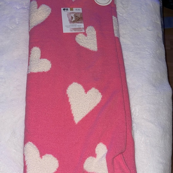 Jessica Simpson Valentine’s Day oversized throw 💘💘 - Picture 1 of 9